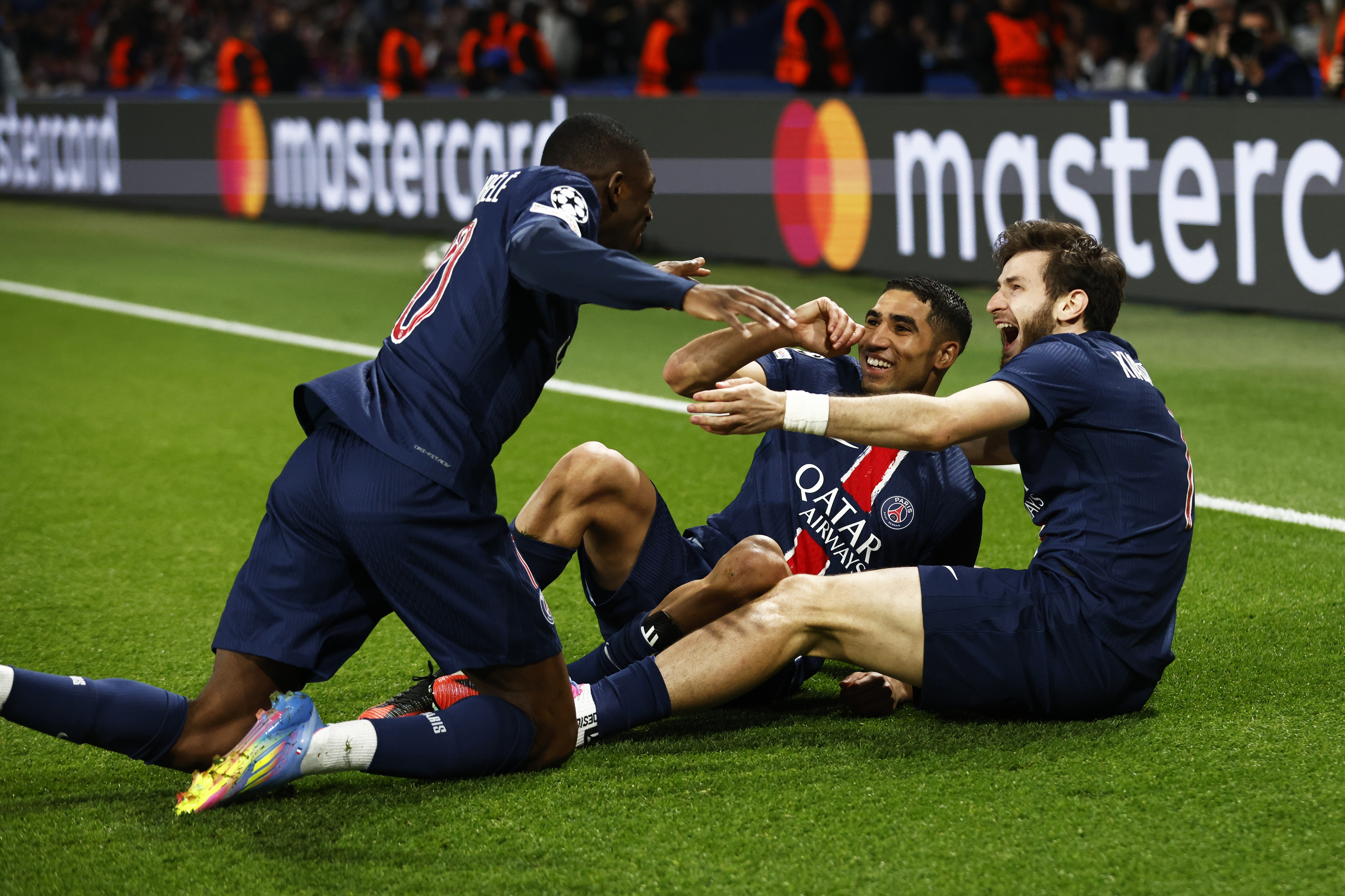 世俱杯官网-欧冠比赛-反败为胜，球队晋级欧洲联赛