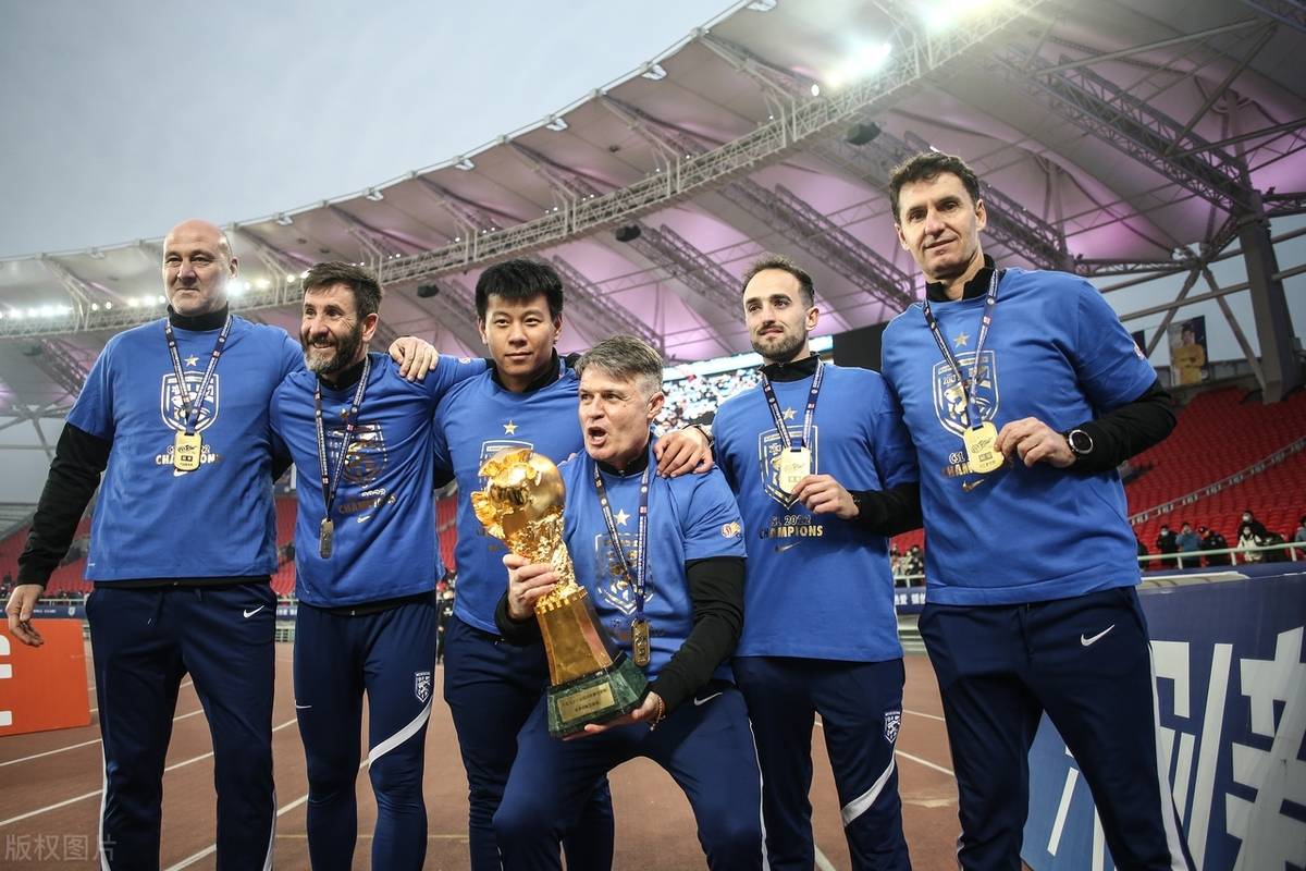 世俱杯冠军-关于中超最新战况：恒大领跑争冠形势激烈的信息