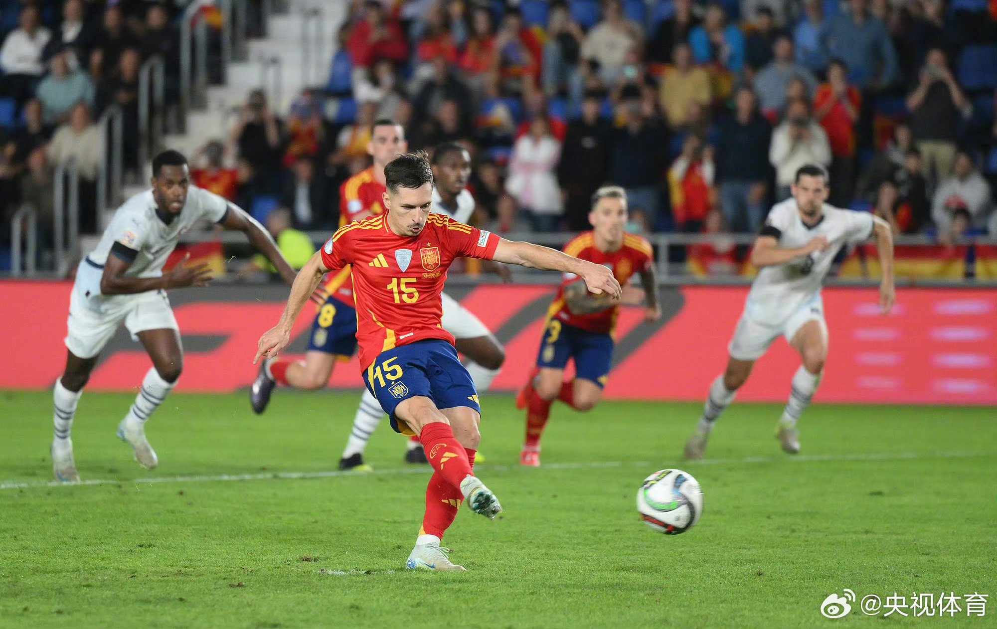 世俱杯冠军-瑞典战胜摩尔多瓦,晋级欧锦赛强