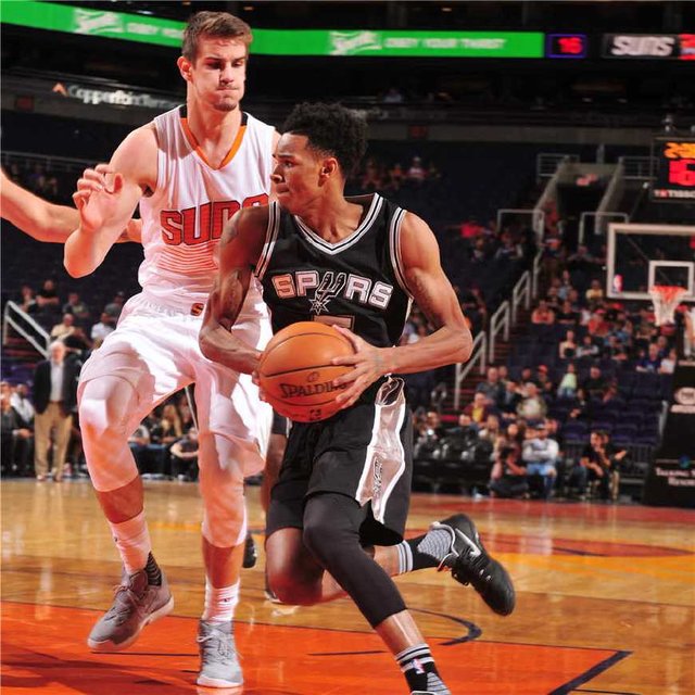 世俱杯时间-小牛后卫砍下关键三分,帮助球队取得胜利的简单介绍