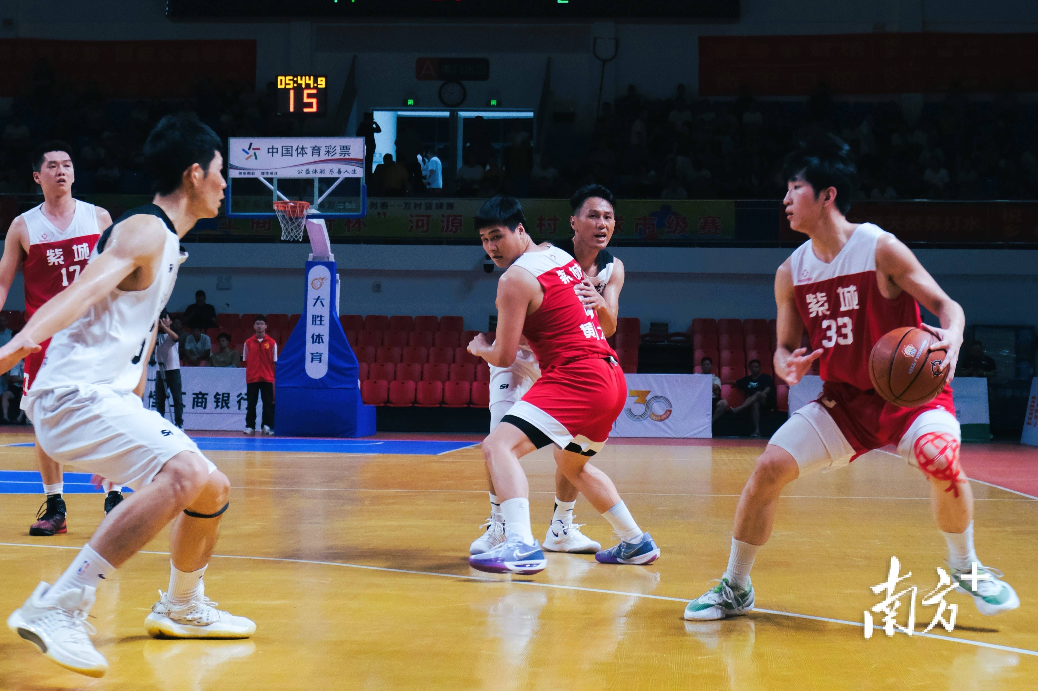 体育比赛中的精彩瞬间引发热议