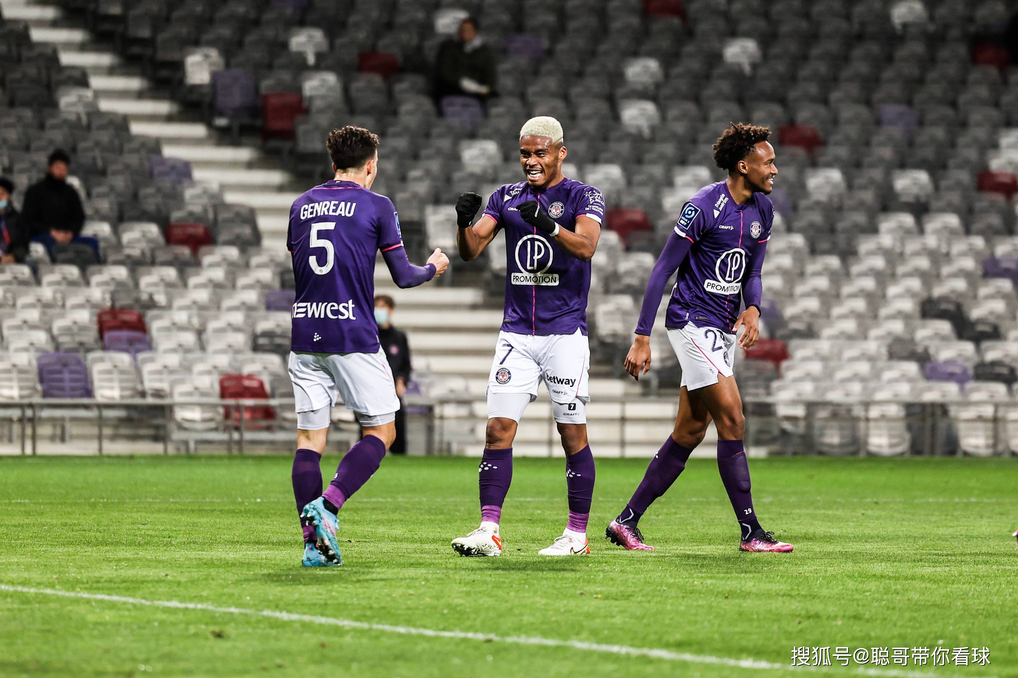 关于不莱梅主场战胜对手，实现联赛连胜的信息