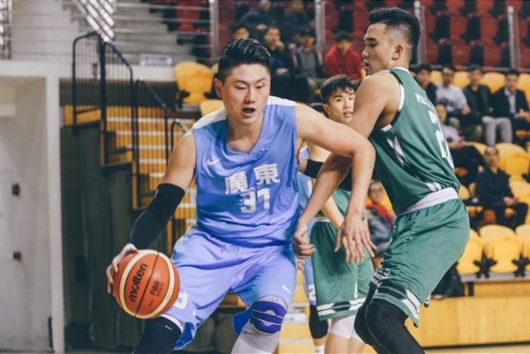 澳门男篮取得胜利，冲击赛季冠军