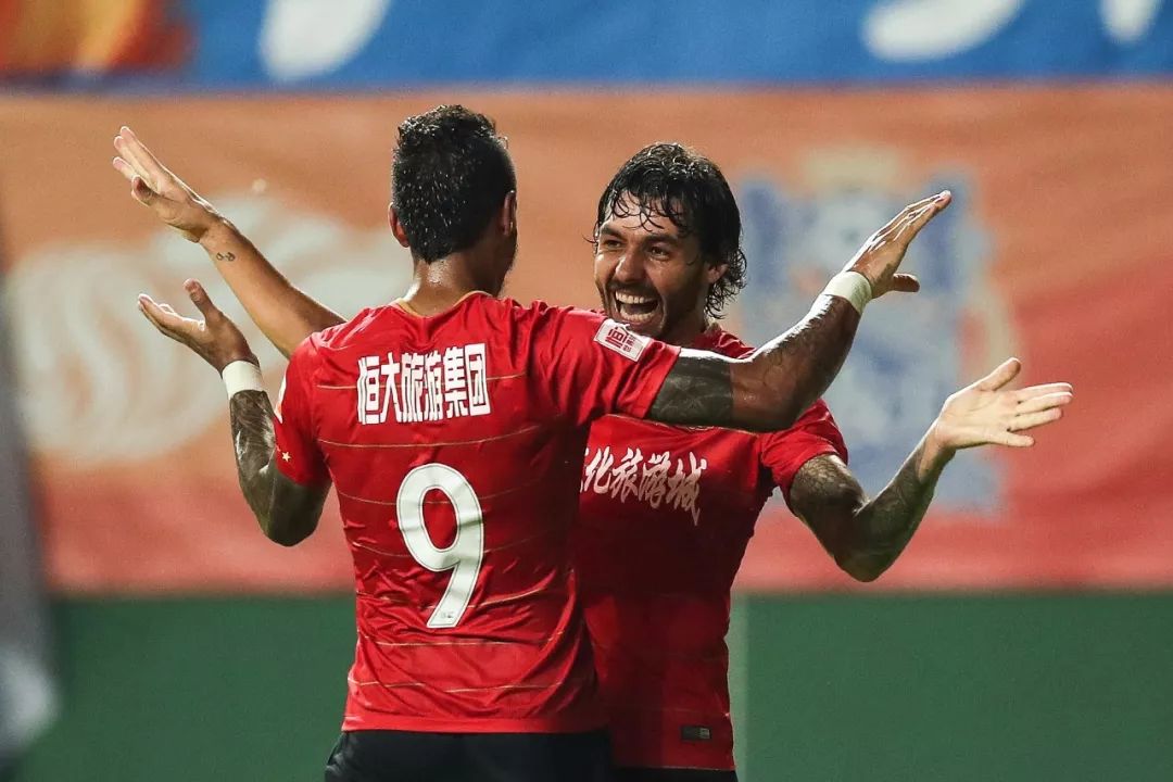 广州恒大客场告捷，实现客场连胜的简单介绍