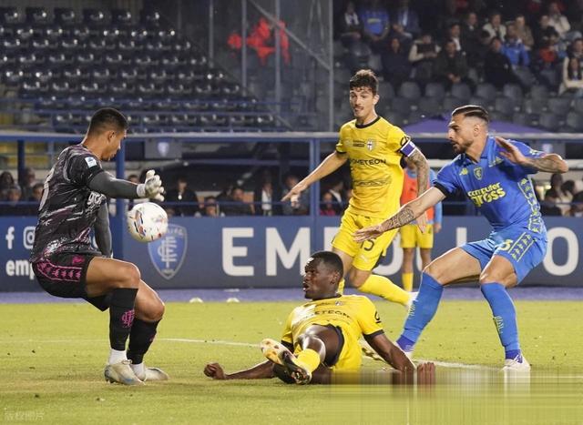 热那亚客场逼平那不勒斯