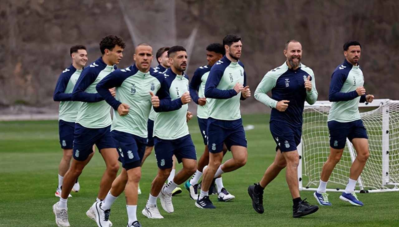 斯帕尔队险胜,实现保级目标 斯帕尔队险胜,实现保级目标