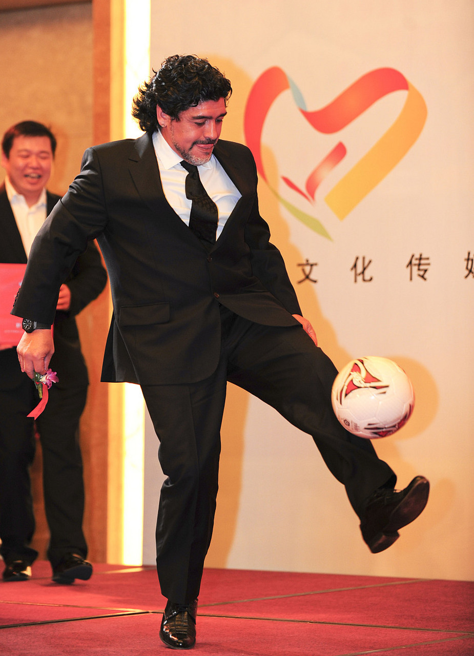 阿根廷足球传奇揭幕个人纪录展