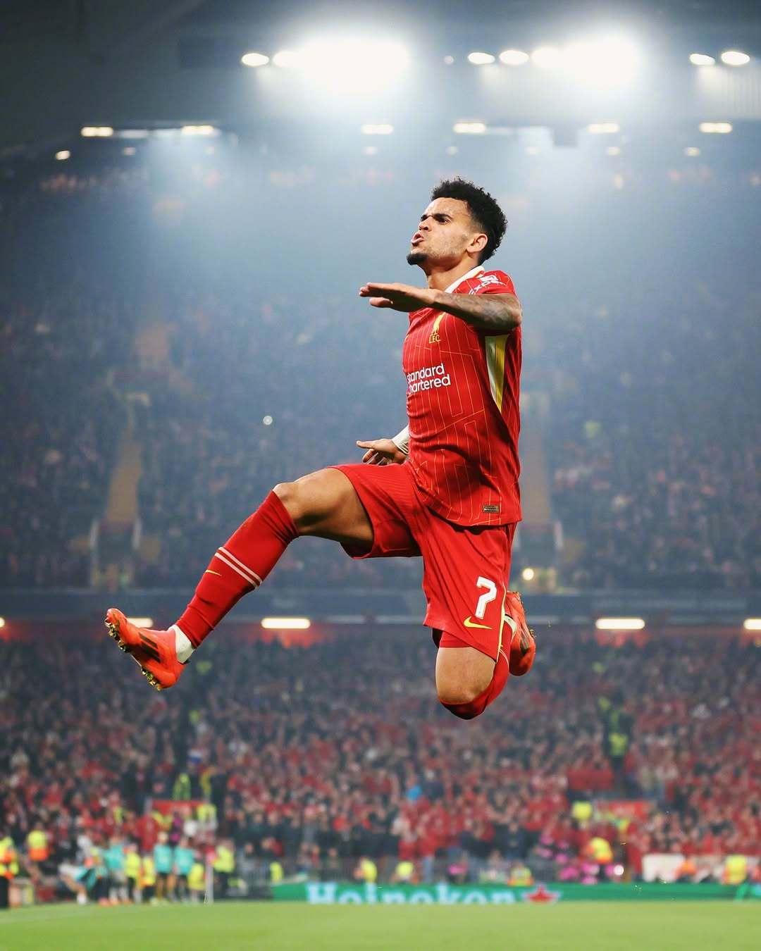 世俱杯2025-足球比赛惊现破天荒大逆转，球员火力全开的简单介绍