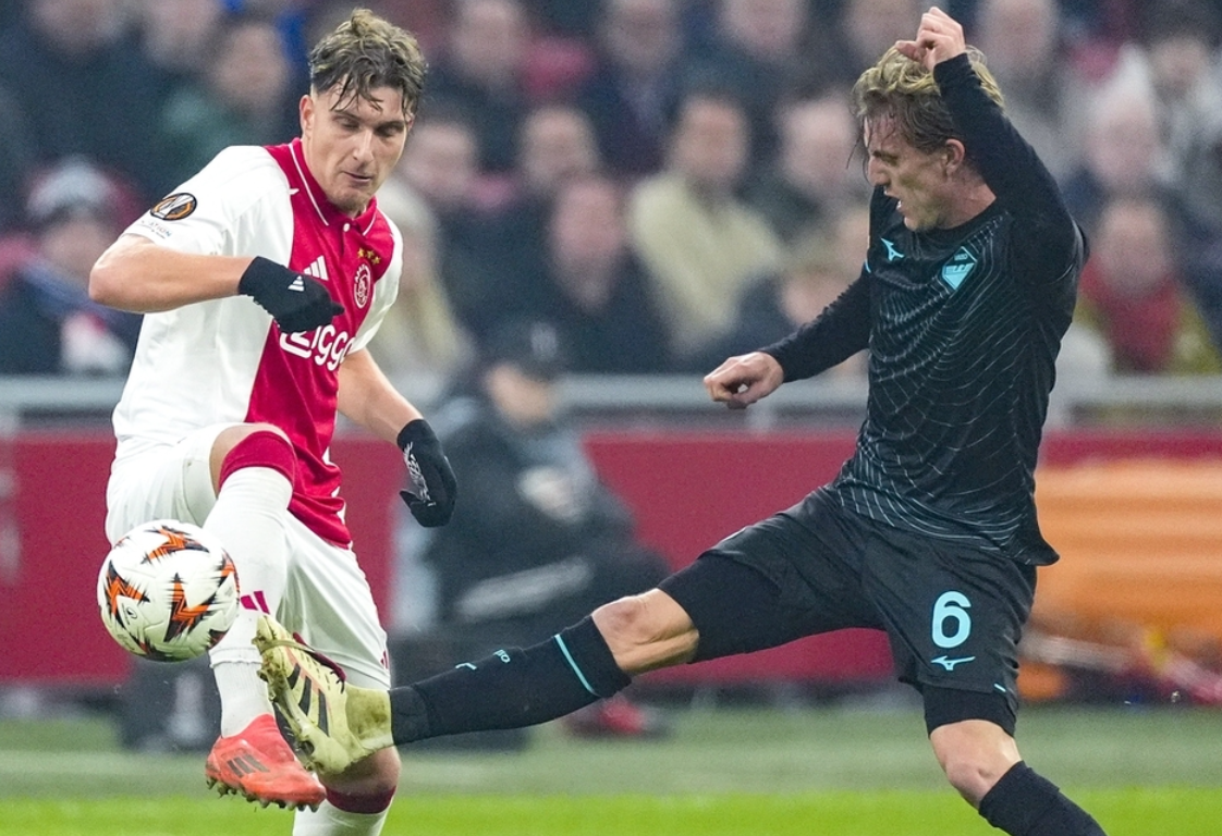 世俱杯决赛-阿贾克斯迎战皇马，交锋引发欧洲球迷狂热