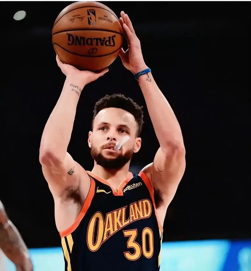 实力出众的球员在比赛中表现抢眼