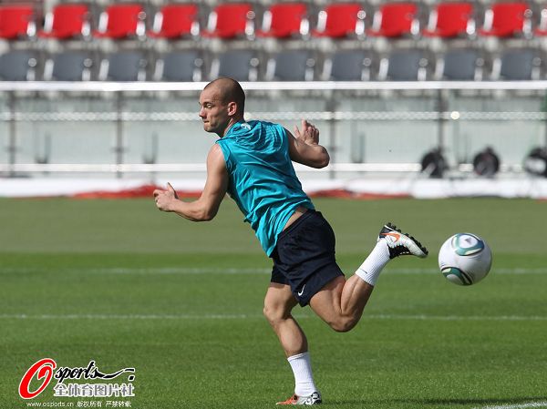 世俱杯奖金-利沃诺积极备战保级战，力争留在意甲赛场