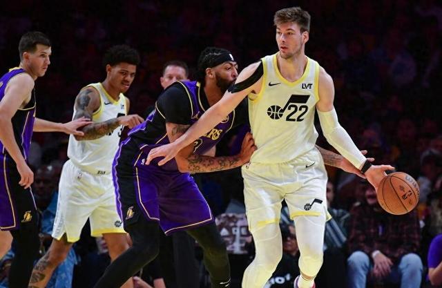 爵士队客场轻取勇士队，豪取两连胜