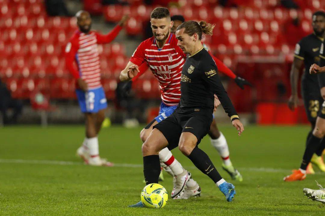 包含格兰纳达主场大胜，取得连胜的词条