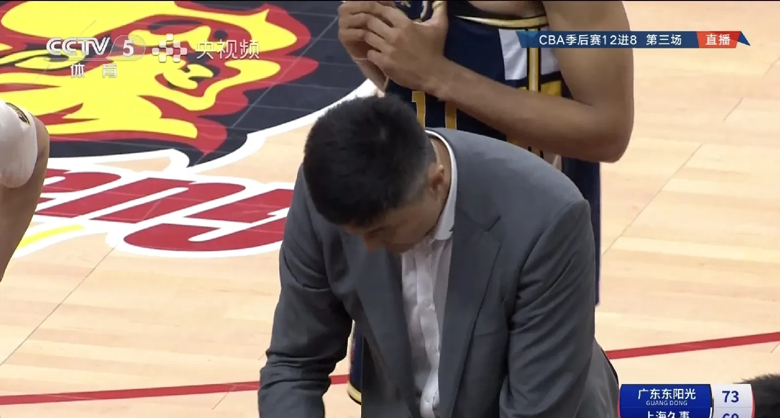 上海男篮告别季后赛,球迷心痛叹息的简单介绍 上海男篮告别季后赛,球迷心痛叹息的简单介绍