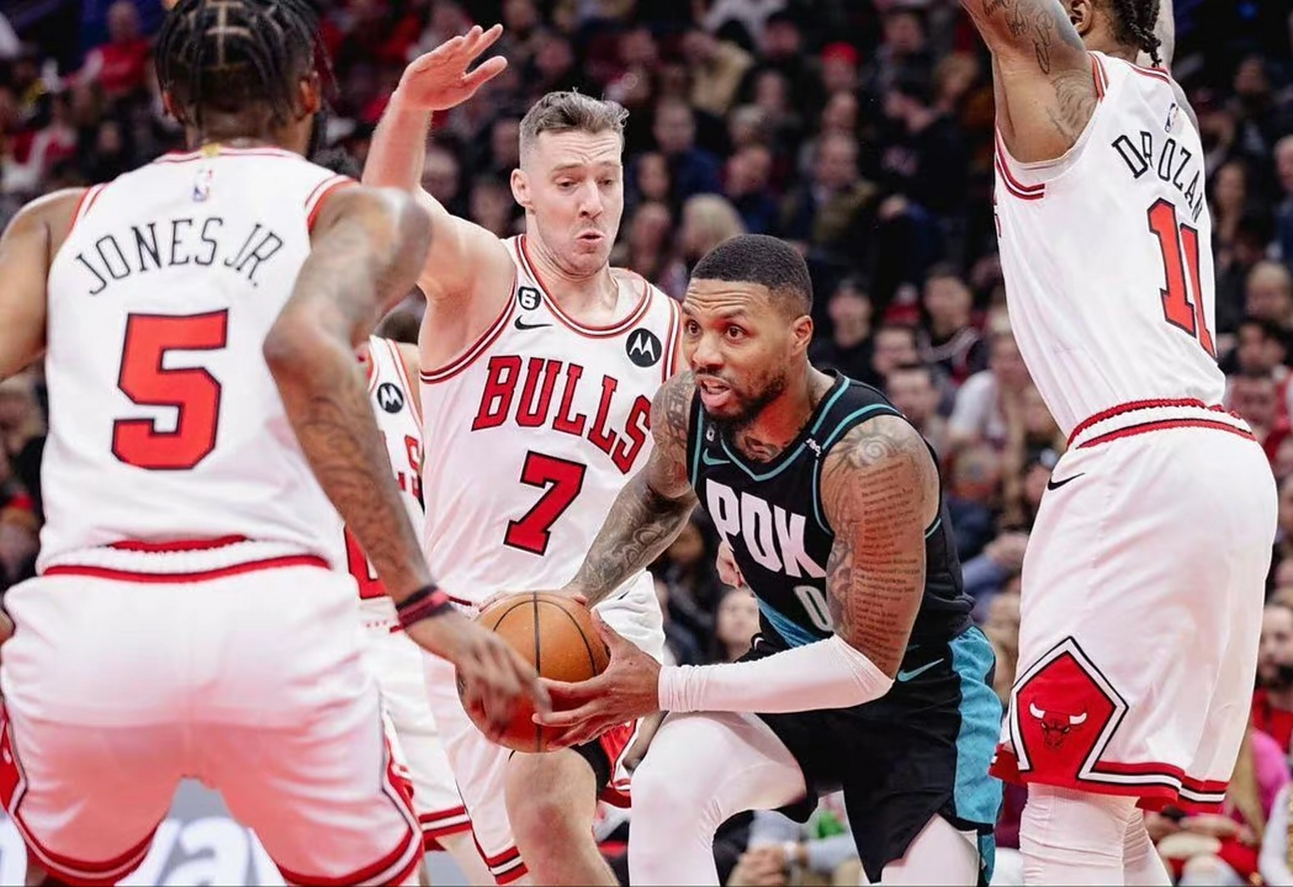 世俱杯直播-开拓者击败尼克斯,利拉德砍下分