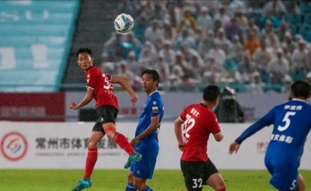 世俱杯-包含精彩足球比赛精彩纷呈，球迷们尽情沉浸其中的词条