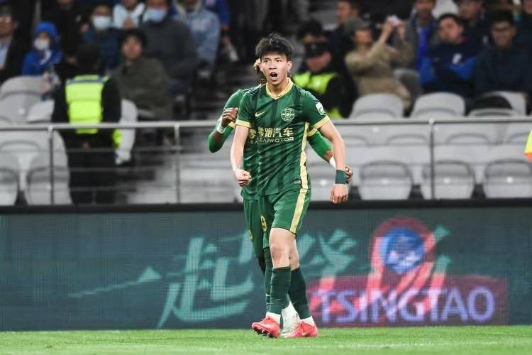 世俱杯参赛资格-本土球员崭露头角，带领球队取胜