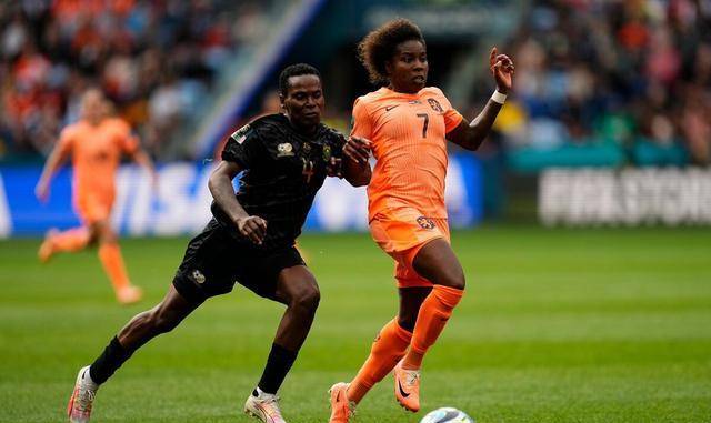 世俱杯冠军-荷兰女足战胜美国，挺进世界杯半决赛