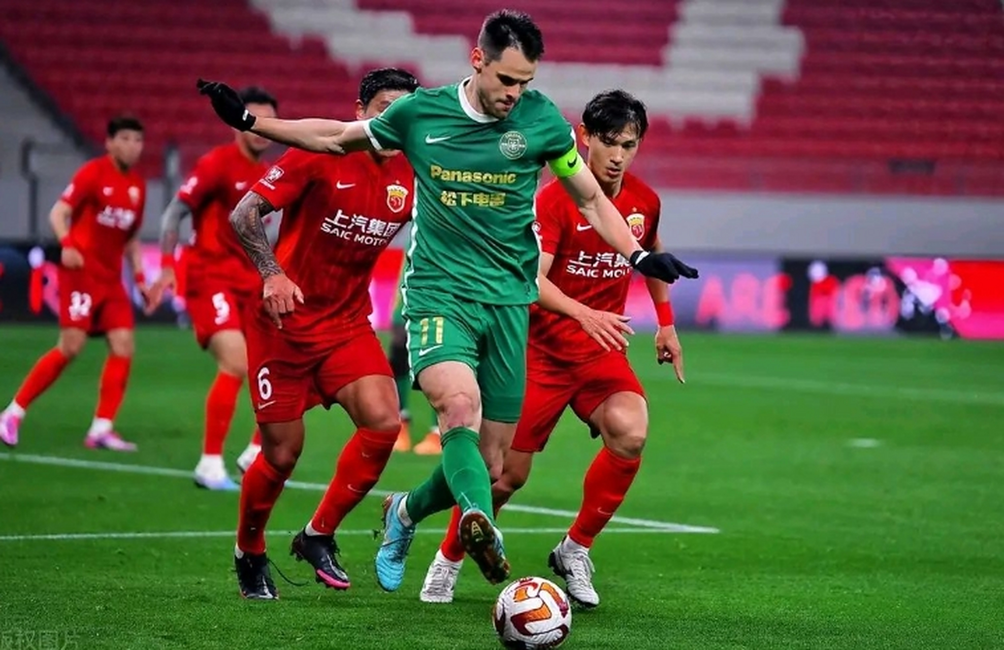 劲旅对决，中超战场成为厮杀沙场