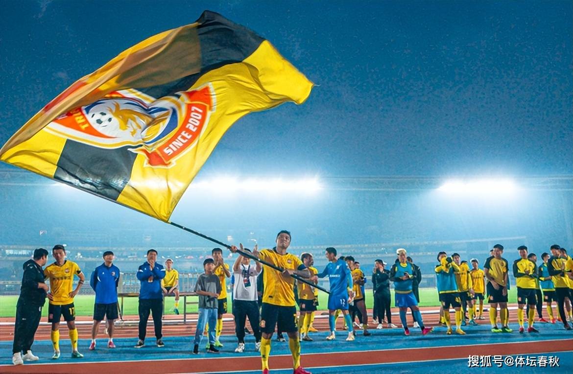 世俱杯决赛-红遍大江南北,国内足球精彩比赛引人瞩目