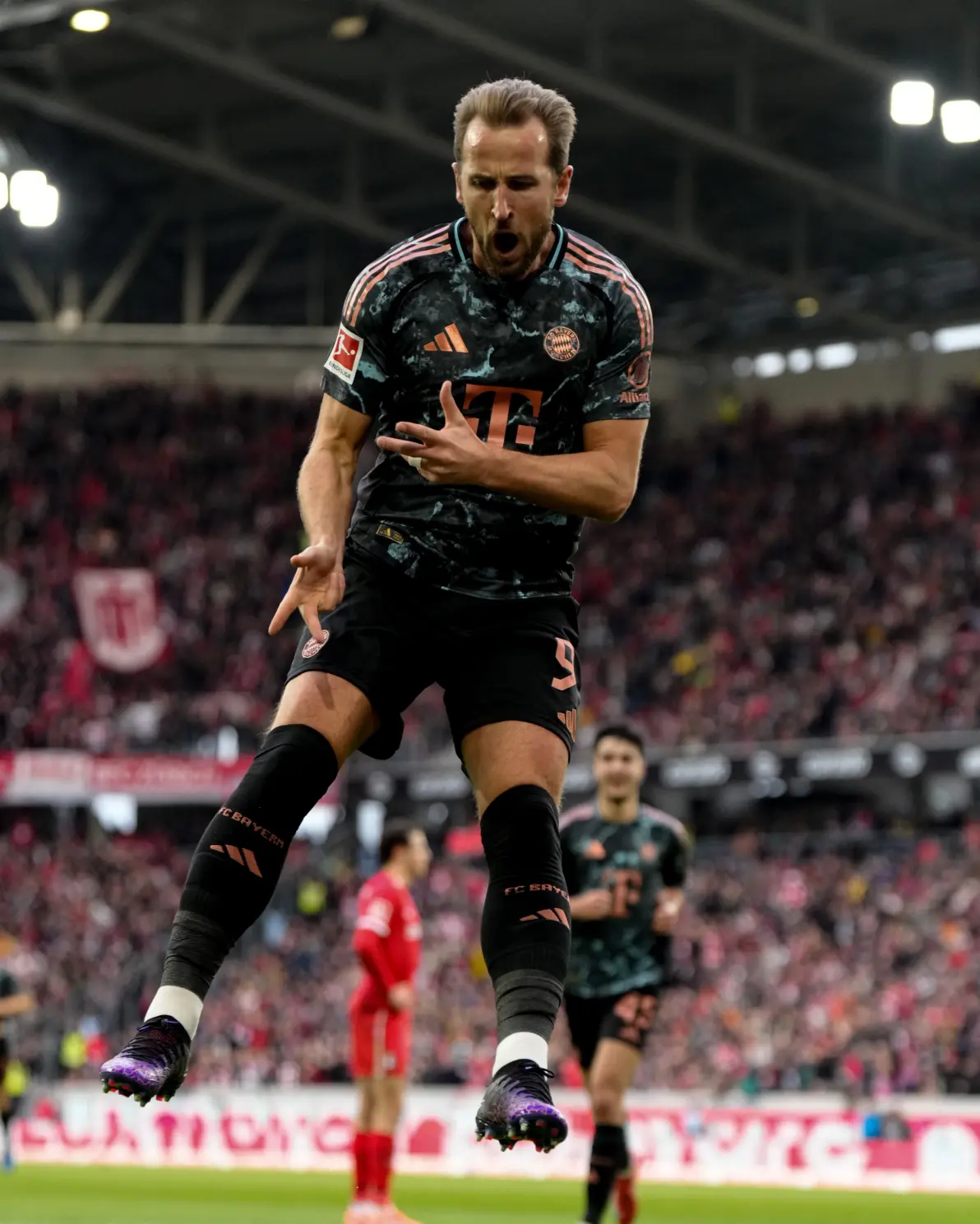 拜仁悍然逼和意甲劲旅，晋级阻碍浮现