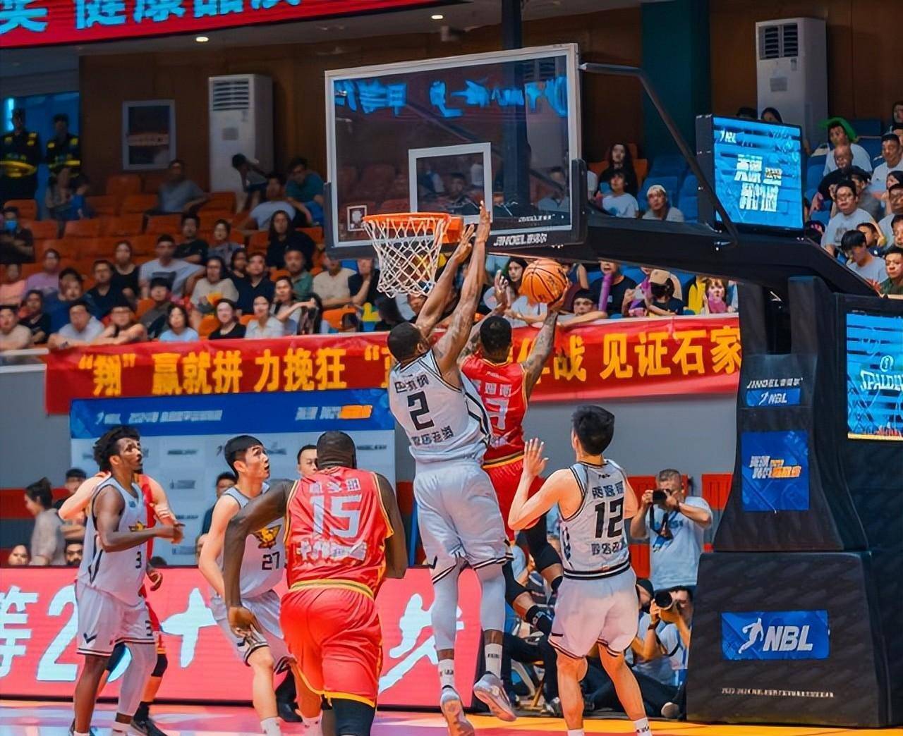 世俱杯时间-包含竞技场热闹:球队强强对战观众热烈支持的词条