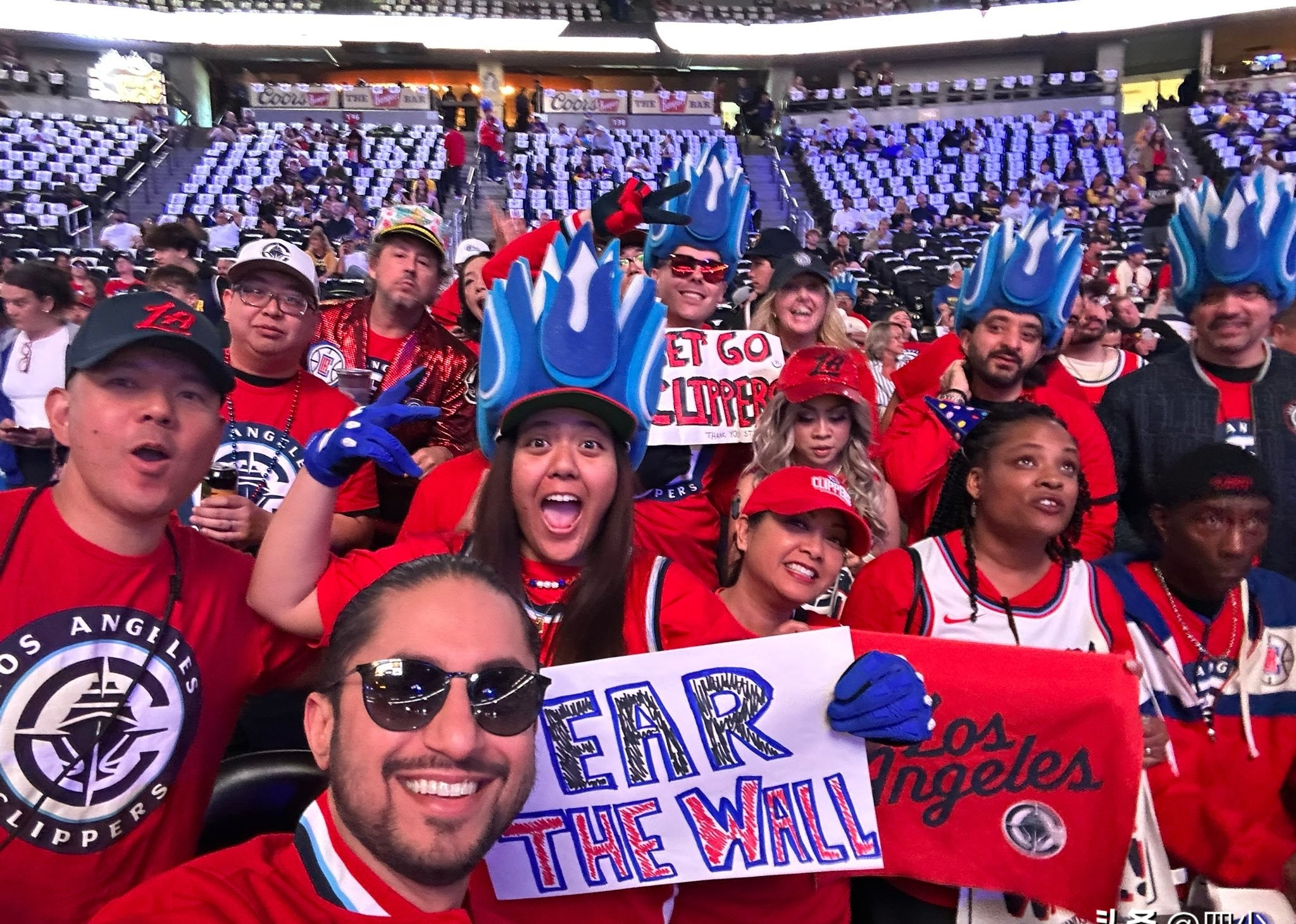 柏林联队迎来主场大战,球迷热情加油助威 柏林联队迎来主场大战,球迷热情加油助威