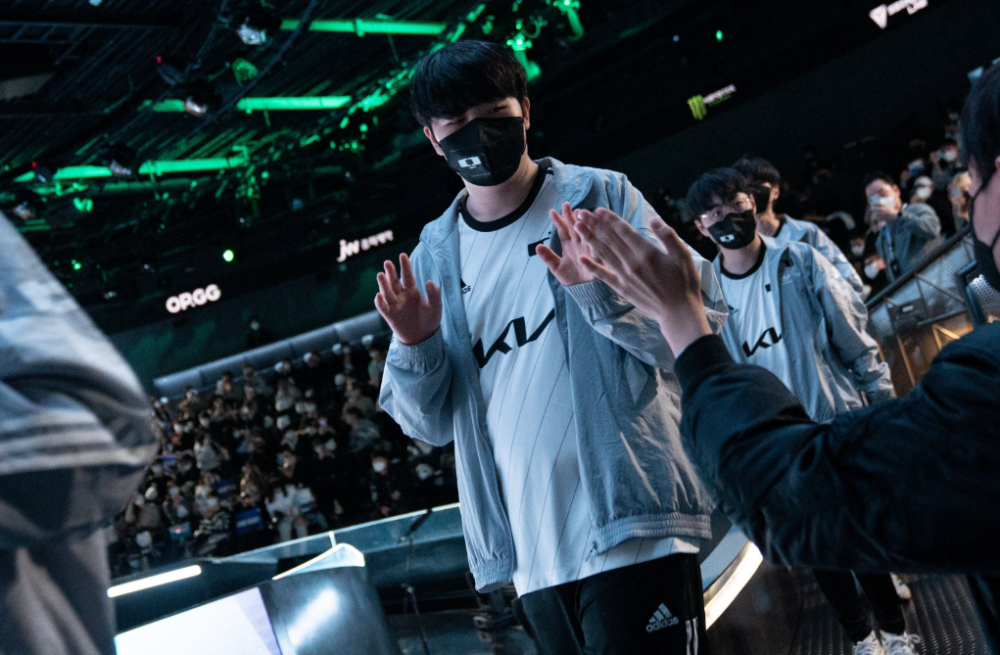 世俱杯官网-包含FPX横扫SHR,ShowMaker单局斩获MVP激烈交锋成都决赛之夜,技惊四座的词条