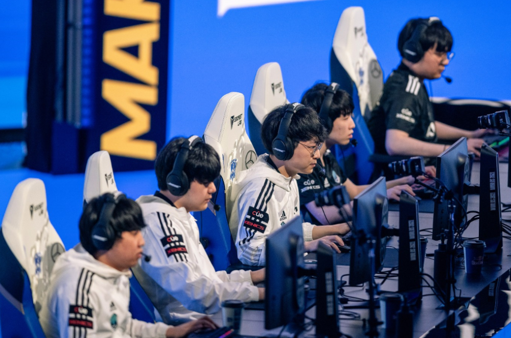 包含FPX横扫SHR,ShowMaker单局斩获MVP激烈交锋成都决赛之夜,技惊四座的词条 包含FPX横扫SHR,ShowMaker单局斩获MVP激烈交锋成都决赛之夜,技惊四座的词条