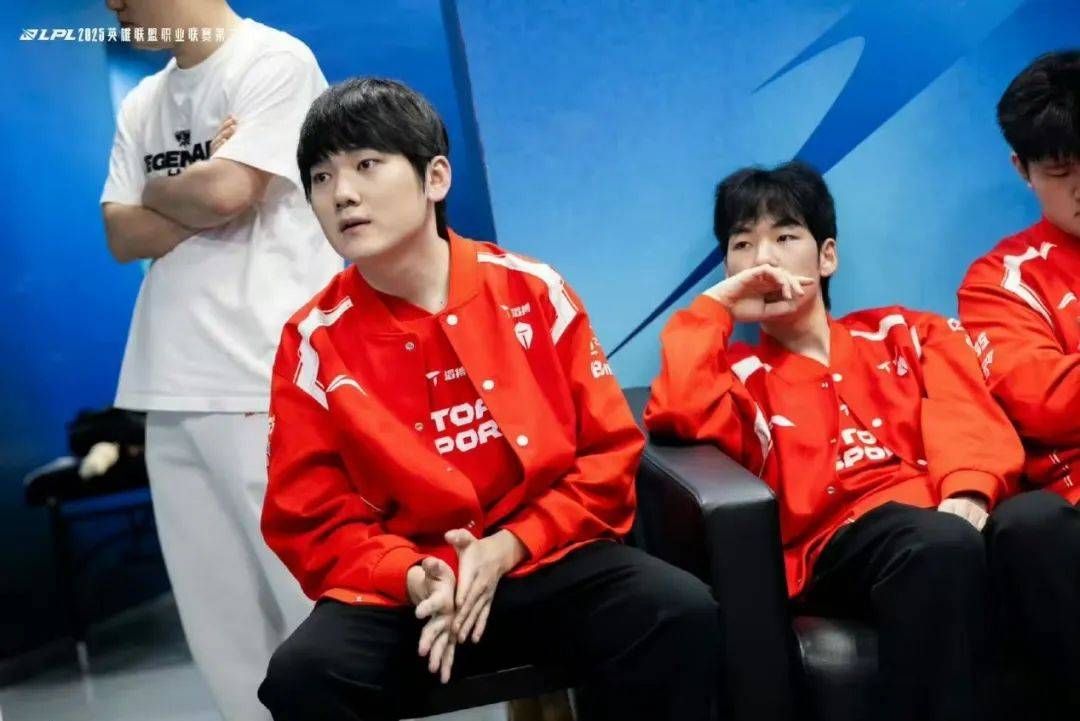 世俱杯决赛-HLE险胜KT,JackeyLove拿下关键大龙宿命之战入围赛,锁定晋级资格的简单介绍