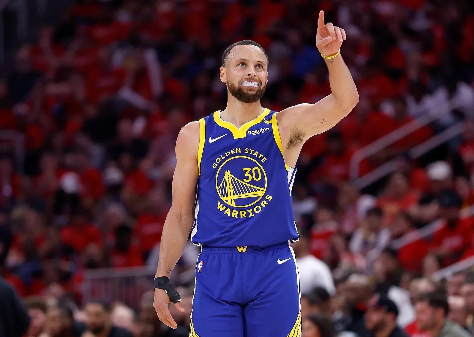 世俱杯冠军-勇士队在季后赛中表现抢眼