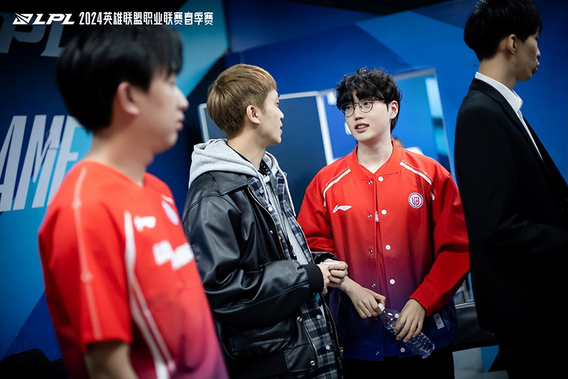 世俱杯冠军-包含LGD绝杀JDG,Kanavi打出惊人五杀宿命之战小组赛,留下经典瞬间的词条