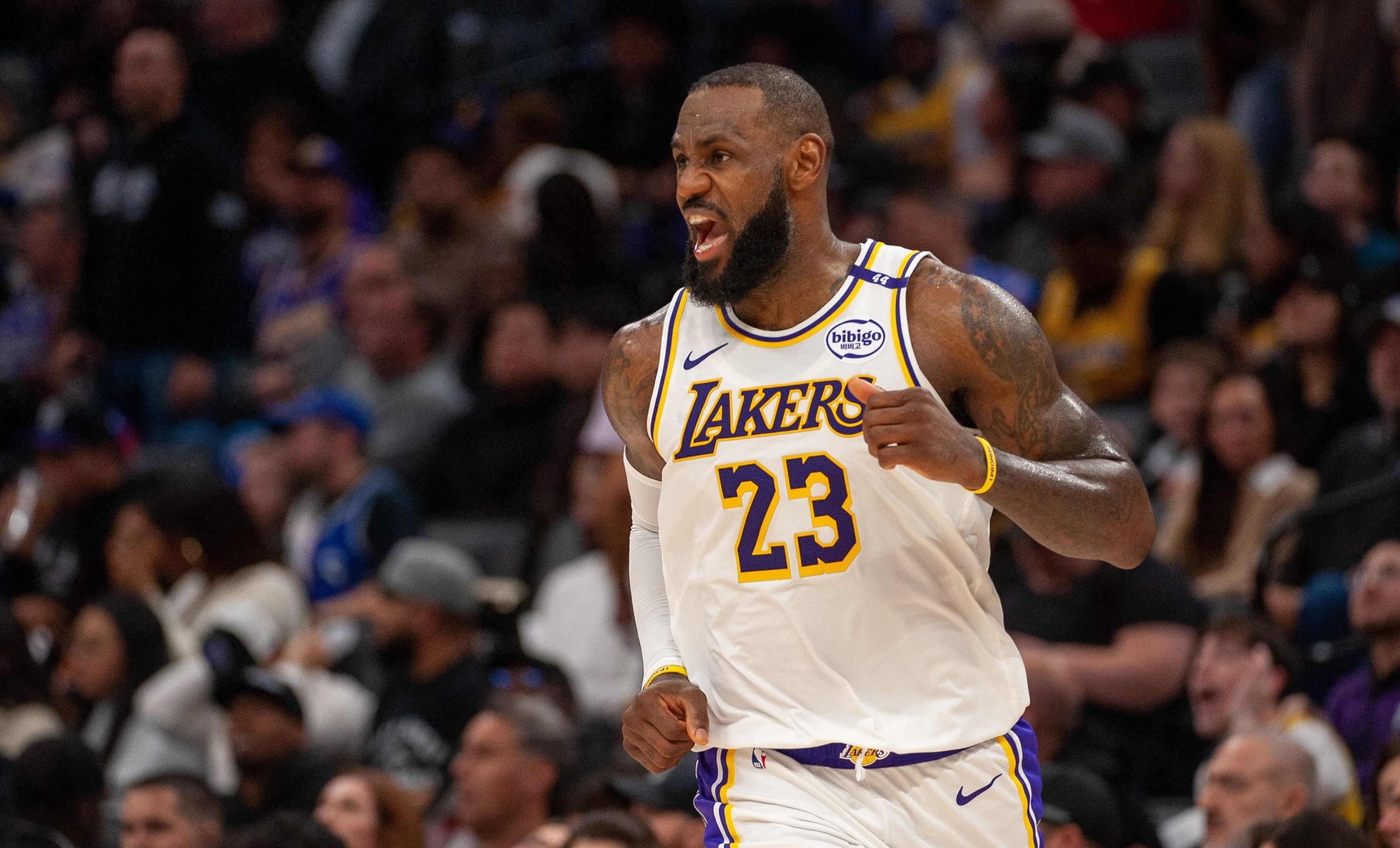 世俱杯冠军-詹姆斯和戴维斯将携手出战新赛季NBA,火力全开!