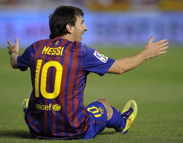 世俱杯决赛-梅斯队员间默契配合,联赛成绩逐渐上升