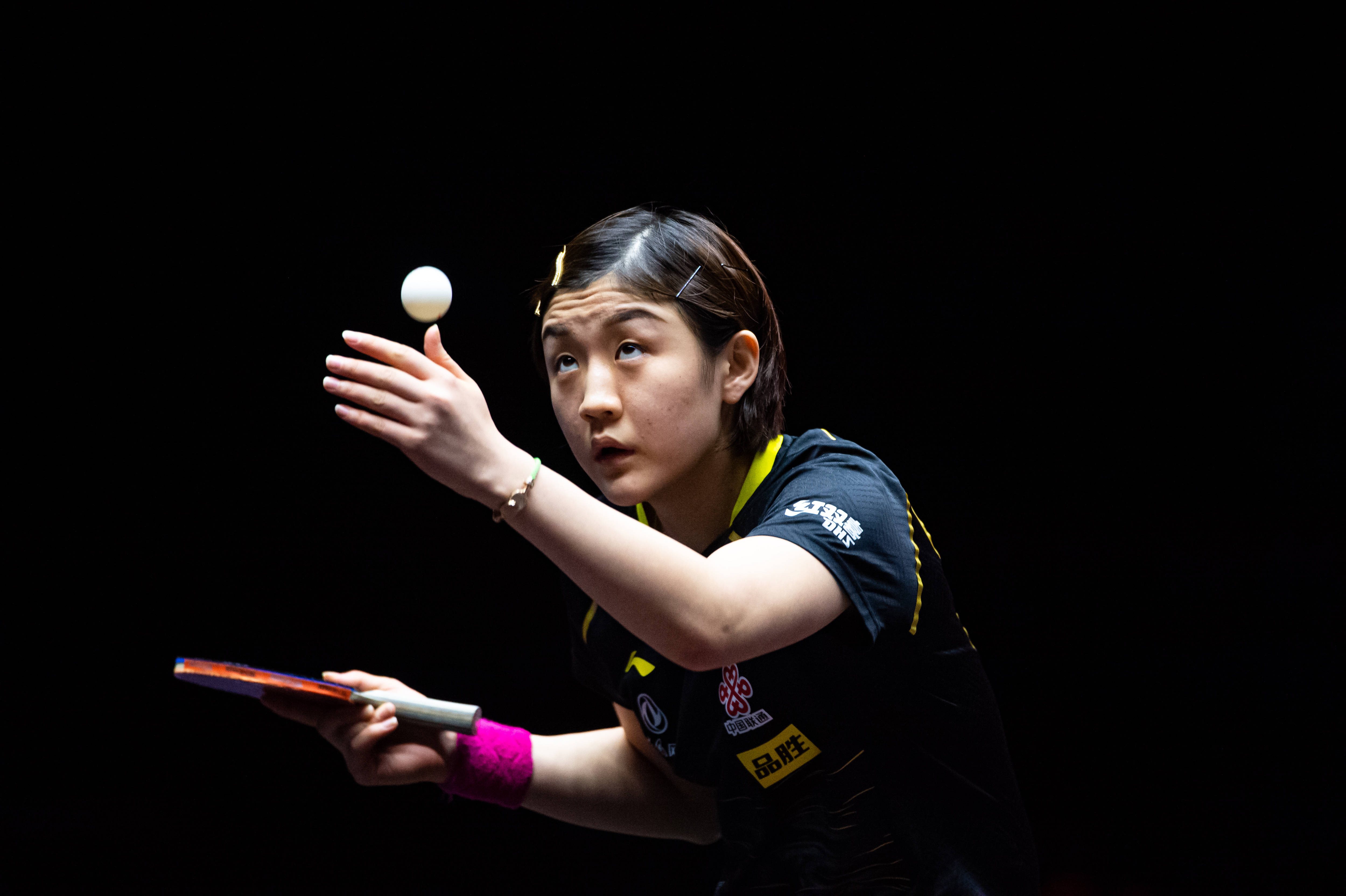 球场较量激烈,球员精湛技艺展现无疑的简单介绍 球场较量激烈,球员精湛技艺展现无疑的简单介绍