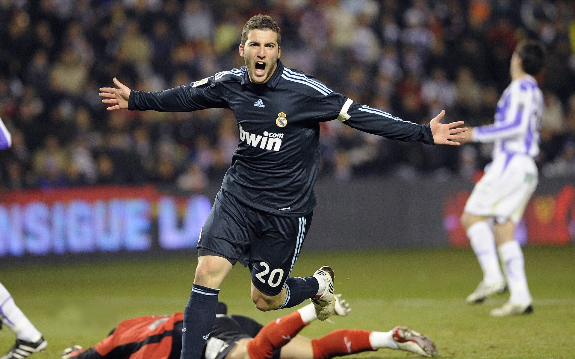 霍勒迪末节独奏，国王提前上演胜利终章，湖人黯然离场