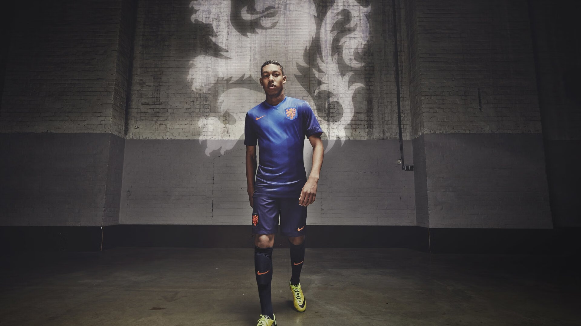 逆天解围！德里赫特那一脚，踢飞了拜仁的冠军，也踢开了勒沃库森的新时代