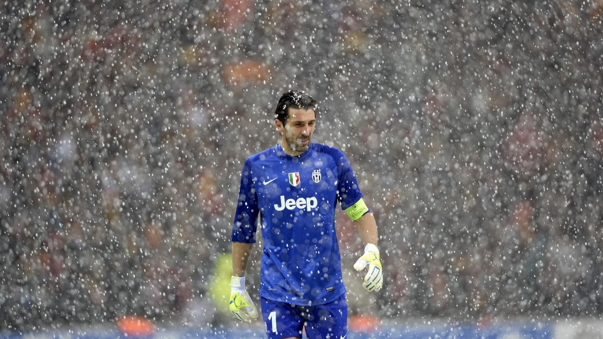 世俱杯参赛资格-史诗对决，梅赛德斯F1版影子战争力克阿斯顿马丁，诺里斯首胜涅槃惊艳四座