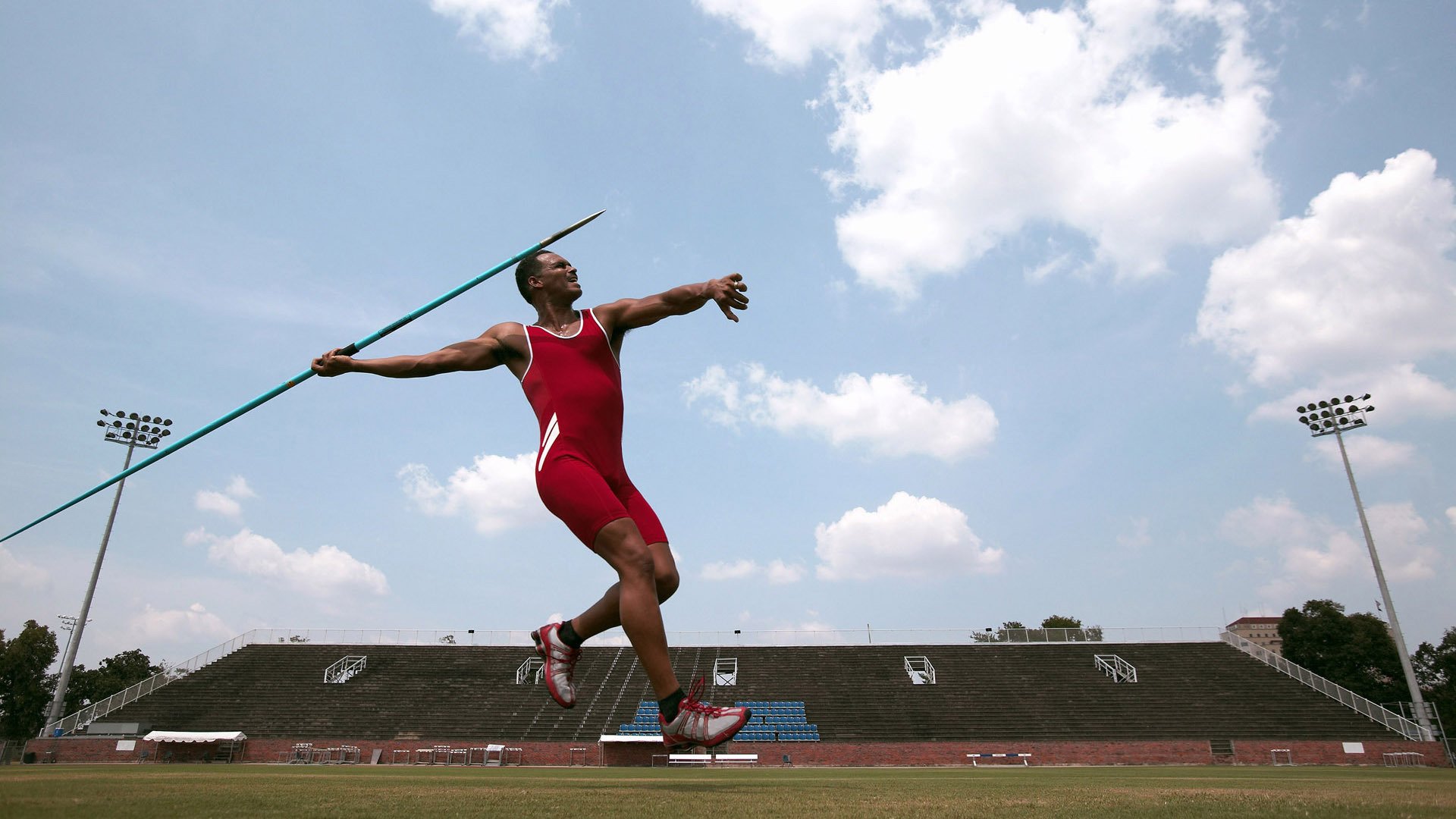 银箭王朝的黄昏,威廉姆斯童话重现,维斯塔潘赤色风暴席卷赛道